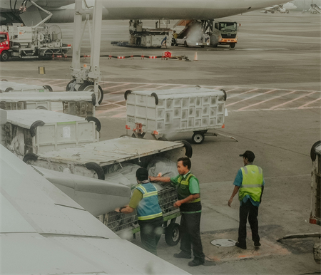 airplane baggage transport